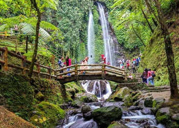 5 WISATA AIR TERJUN FAVORIT DI KABUPATEN KARANGANYAR.