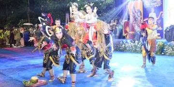 “Parade Seni Budaya Jateng Meriah Meski Diguyur Hujan”