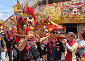 “Kirab Budaya HUT ke-160 Klenteng Ling Hok Bio Perkuat Kebersamaan di Semarang”