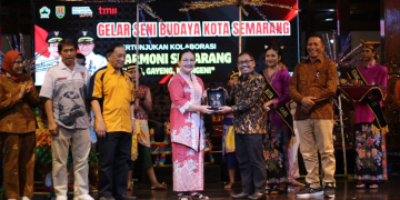 “Harmoni Semarang Tampilkan Kekayaan Budaya Kota Atlas di Panggung TMII”
