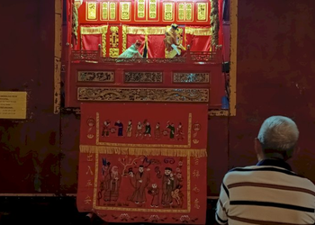“Wayang Potehi Hadir di Klenteng Tay Kak Sie Semarang, Angkat Tradisi dan Semangat Keberagaman”
