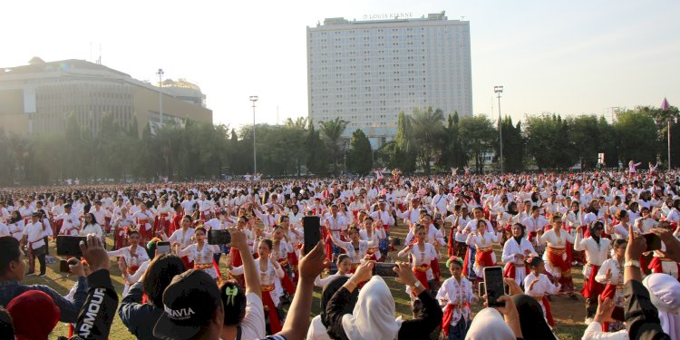 “Festival Tari Dug Dug Der Semarangan Libatkan 25 Ribu Peserta di Simpang Lima”
